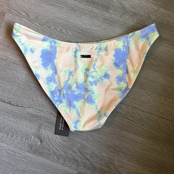 Normal coverage bottom with string top swimsuit set. - Picture 12 of 12